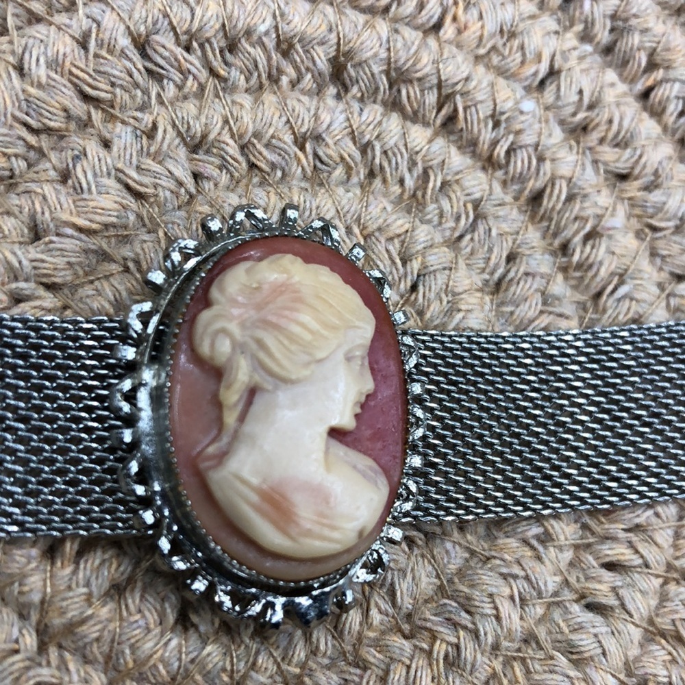 Vintage 70's Victorian revival came choker mesh necklace Victorian lady profile. - Picture 2 of 9